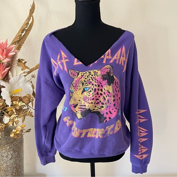 Def Leppard Tops - Def Leppard Hysteria Purple Vibrant Colorful Leopard Cotton Sweatshirt Medium